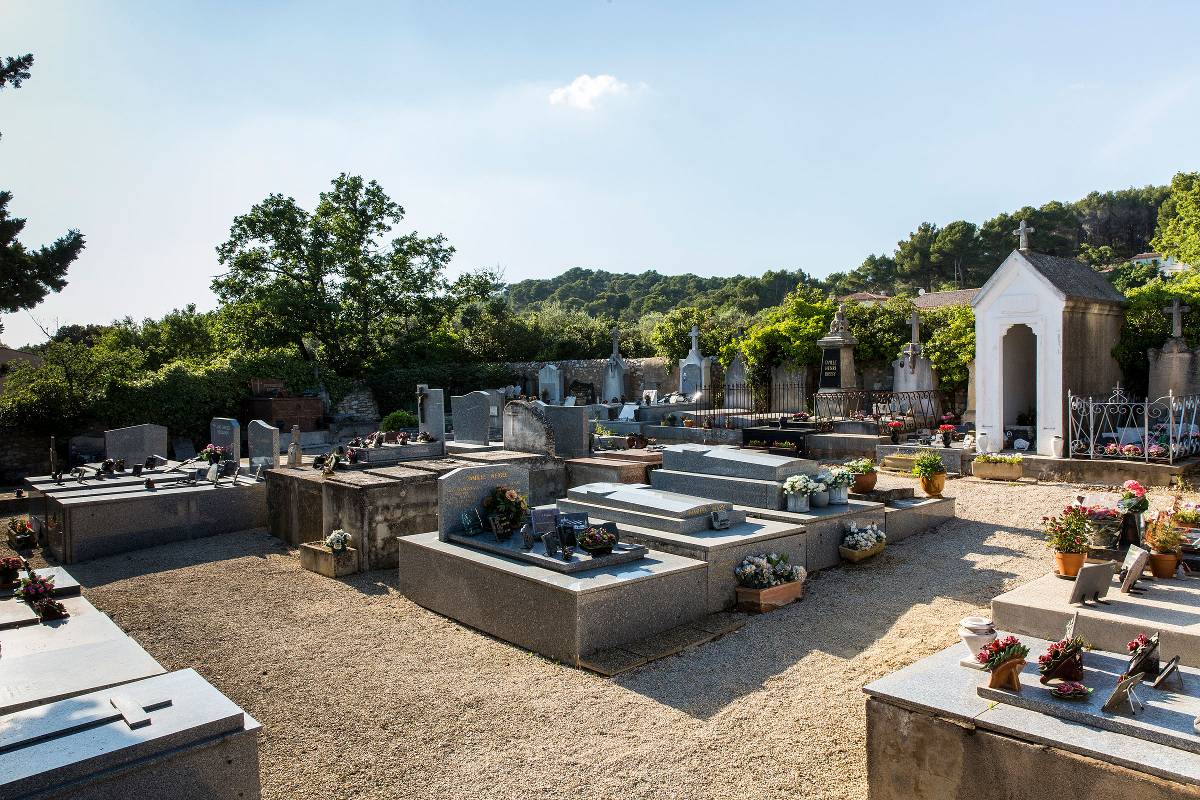 Pompes Funèbres Crematio Obsèques au crématorium Aix-en-Provence dépose de l'urne cimetière de Coutheron