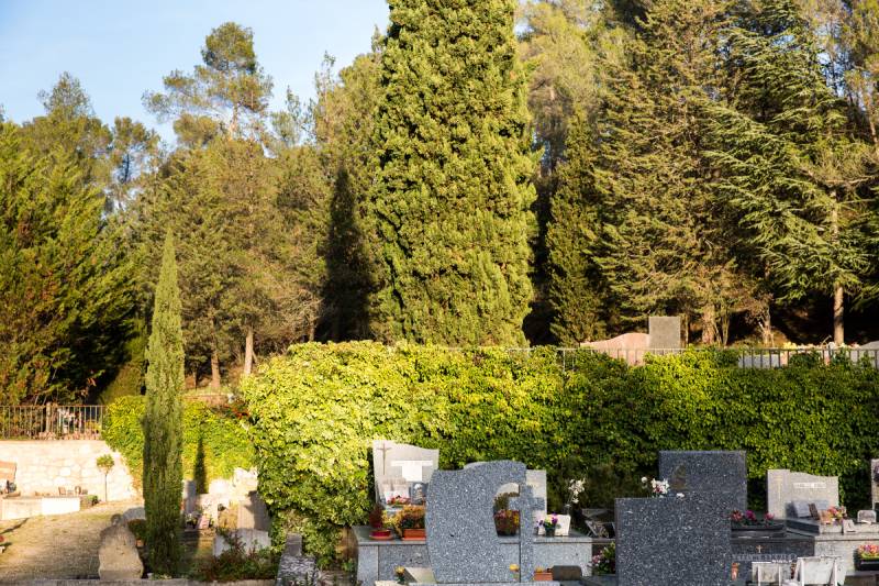 Pompes Funèbres Crematio Obsèques au crématorium Aix-en-Provence dépose de l'urne cimetière de Luynes