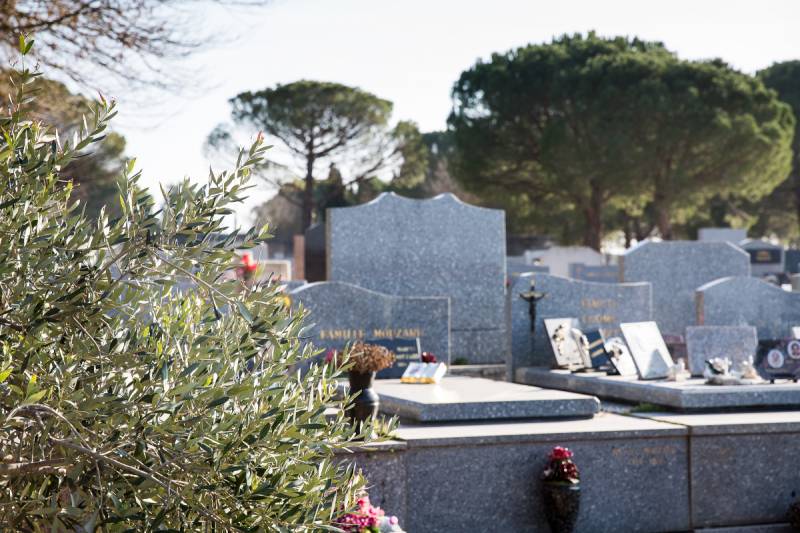 Pompes Funèbres Crematio Obsèques au crématorium Aix-en-Provence dépose de l'urne cimetière des Milles