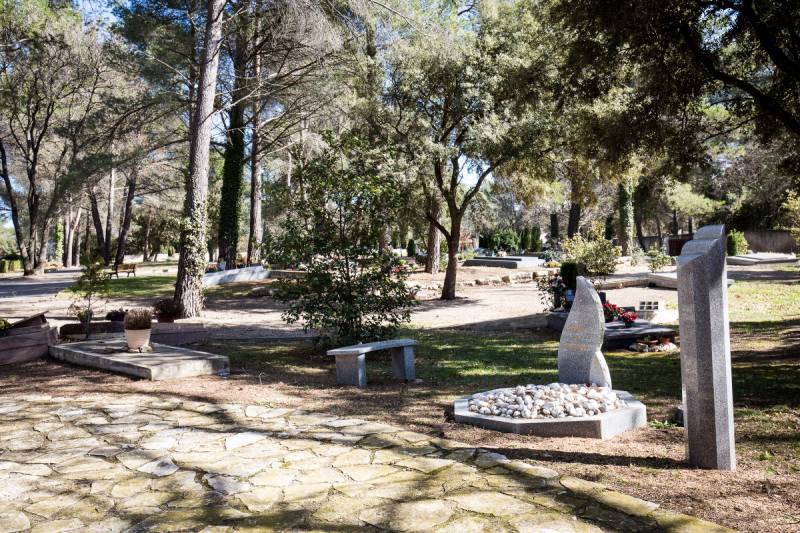 Pompes Funèbres Crematio Obsèques au crématorium Aix-en-Provence dispersion des cendres au jardin du souvenir