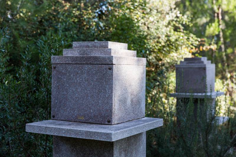 Pompes Funèbres Crematio Obsèques au crématorium Aix-en-Provence inhumation d'urne case de columbarium